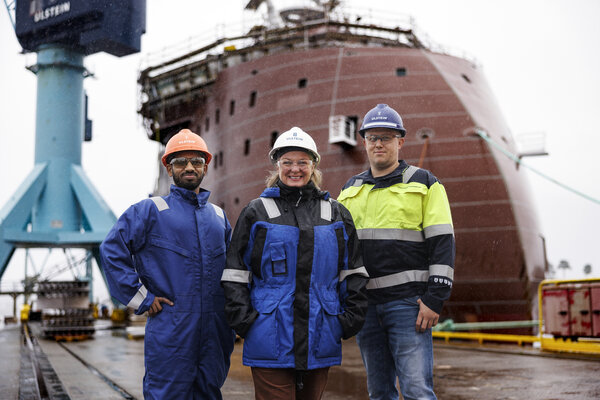 Three Ulsteinemployees ULS 03768 Ulstein 2025 print 8653