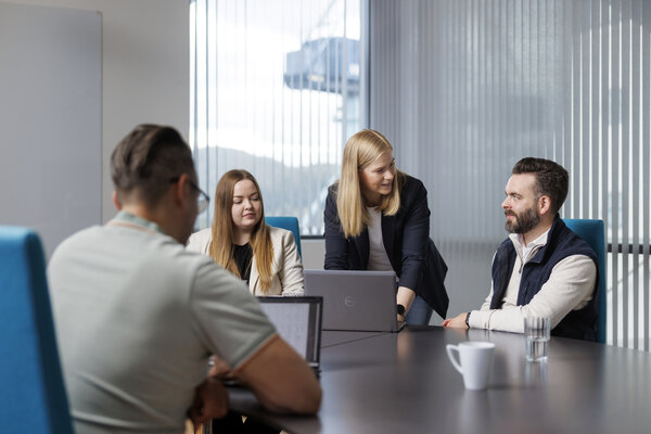 Ulstein employees in meeting ULS 03677 Ulstein 2025 print 3410