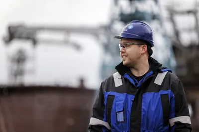 Ulstein employee portrait in the yard area ULS 03665 Ulstein 2025 print 9271