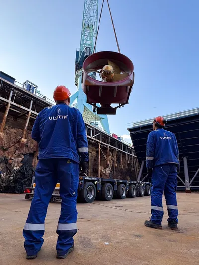 Crane lifting thruster for yno 317 Nexans Electra ULS 03445 IMG 1871