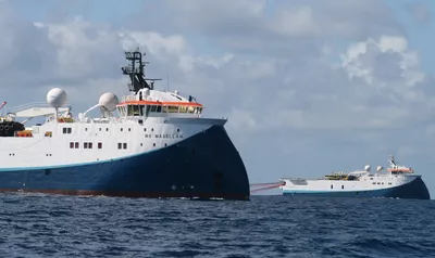 WG Magellan and WG Columbus working together.