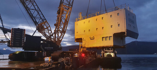 Island Offshore transport og loeft oppdrag