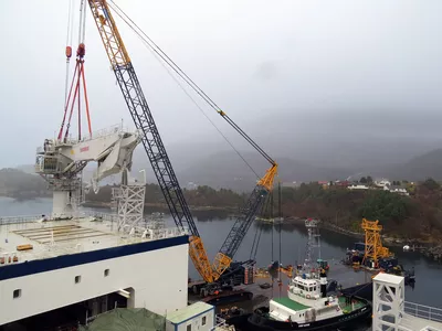 Lekteren er 21 meter brei, 67 meter lang og kan ta ei last på 3697 tonn.