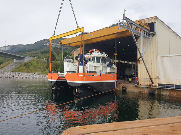 Sjøsetting av bygg 147 på Salthammer.