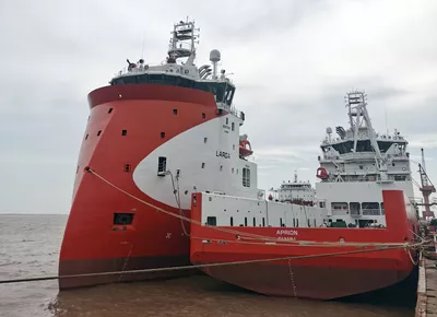 Larga and Aprion web