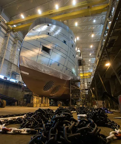 Windea Leibniz during construction in the Ulstein Verft dock hall.
