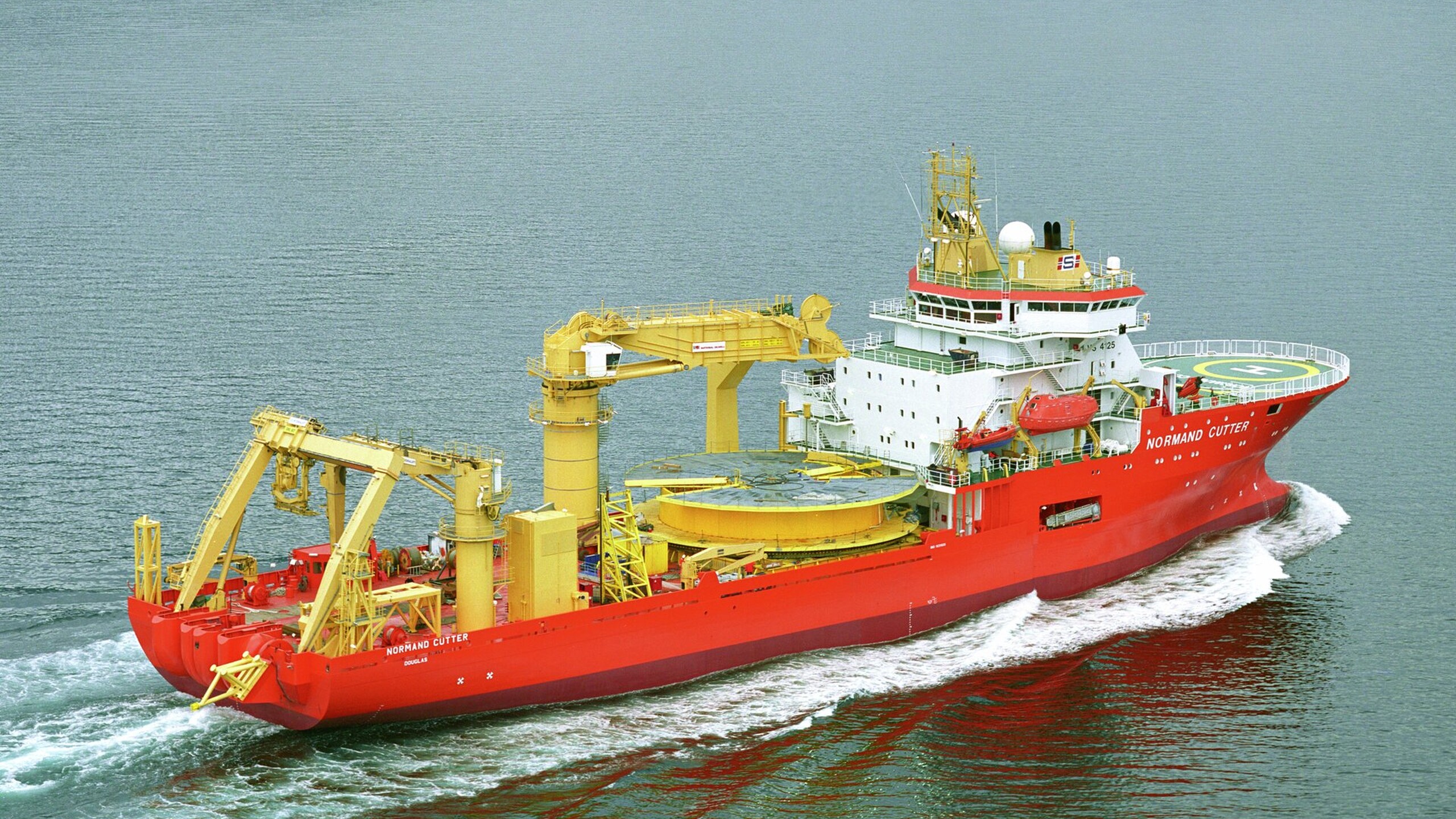  In 2004, Normand Cutter underwent an extensive transformation at Ulstein Verft in just six months, turning it into a modern pipe-laying and construction vessel. 