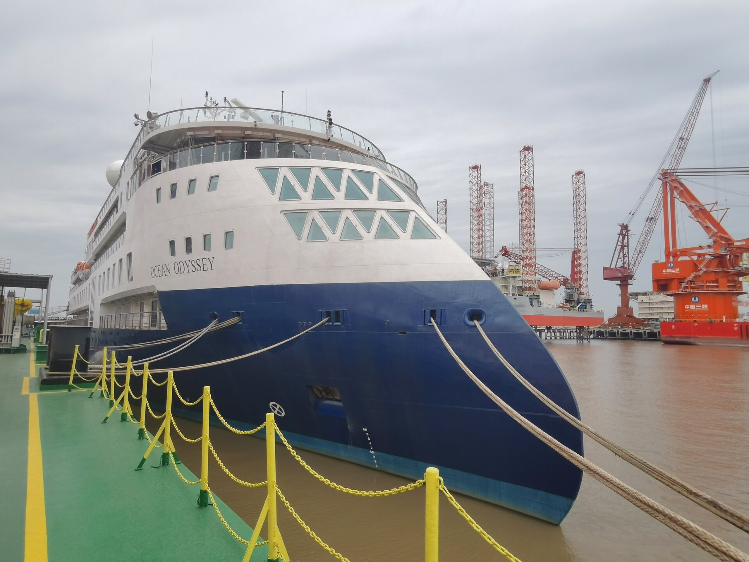 An expedition cruise vessel of the ULSTEIN CX103 design for SunStone