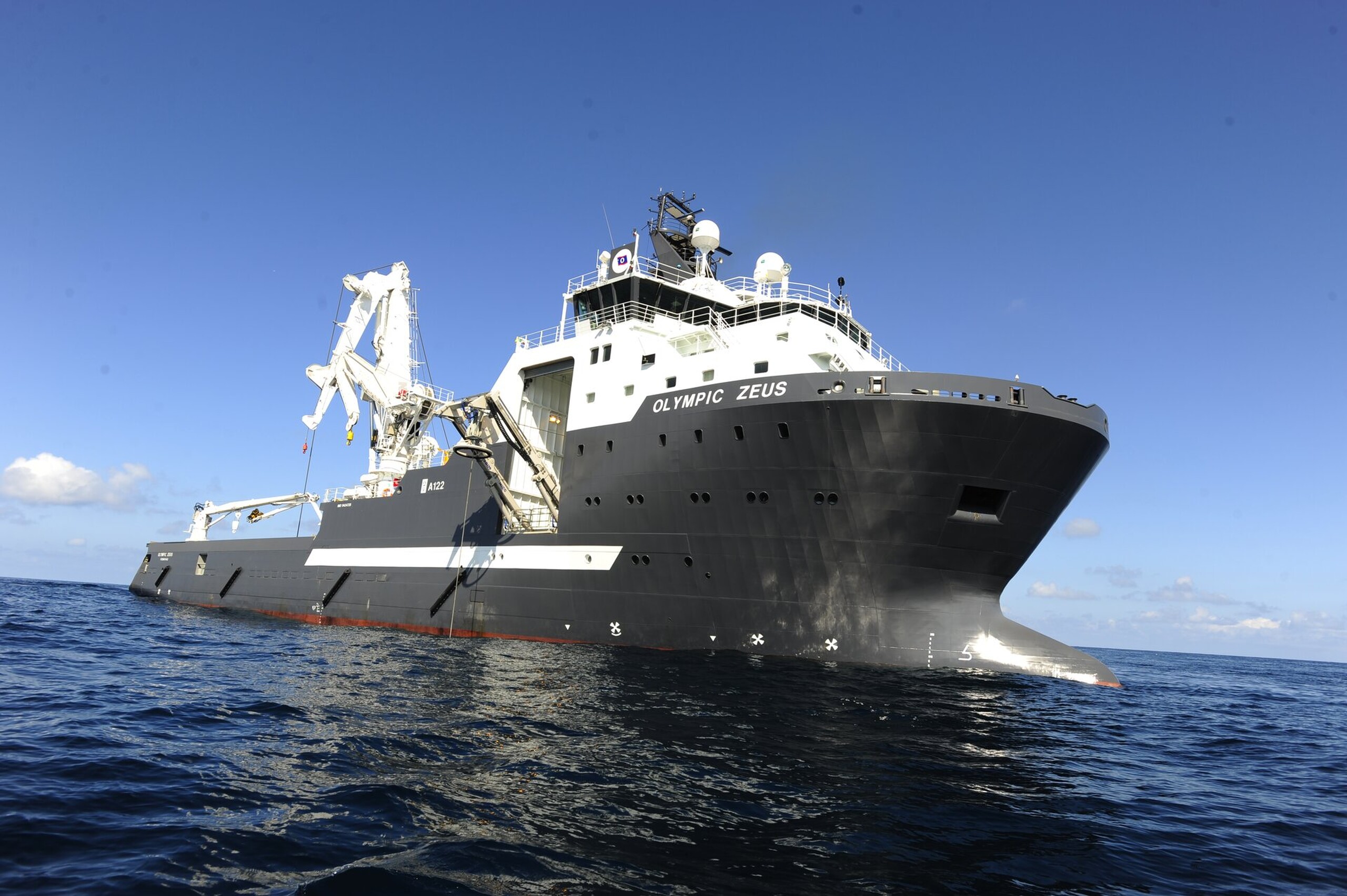 An anchor handling vessel and offshore support vessel