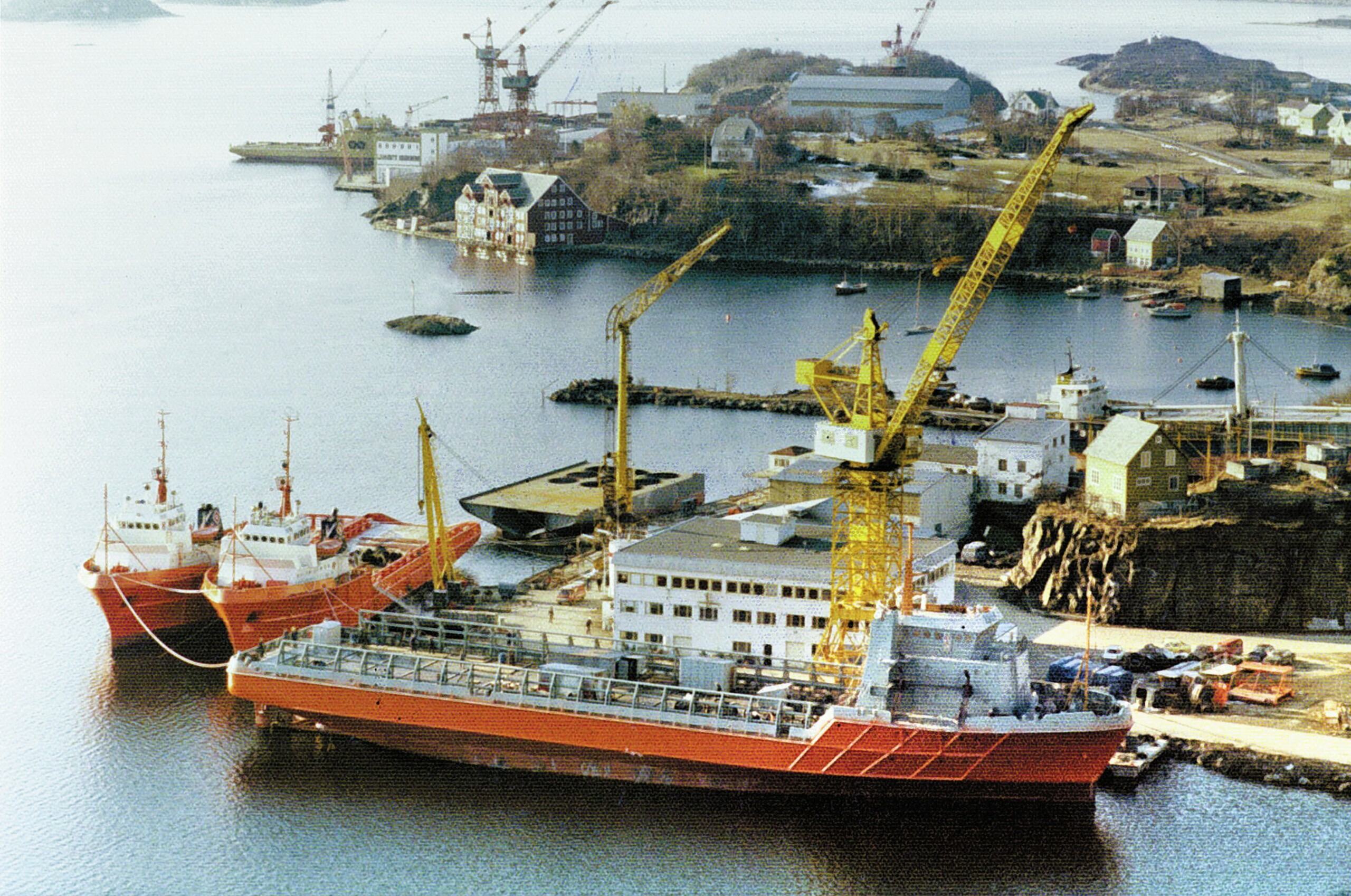 Pipe carrier/Supply vessel built at Built at Ulstein Hatlø AS, dept. Hatlø